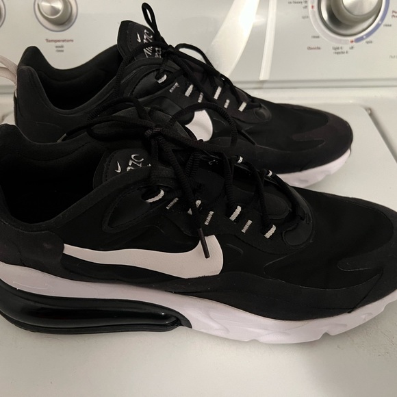 Nike 270 Air Max React - Picture 4 of 5